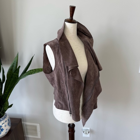 BCBGMAXAZRIA Fabian Raw Edge Faux Suede Vest in Gray Dusk - Picture 5 of 11